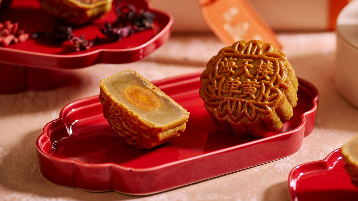 Single Yolk White Lotus Paste Baked Mooncake | 四粒单黄白莲蓉月饼 (Box of Four)